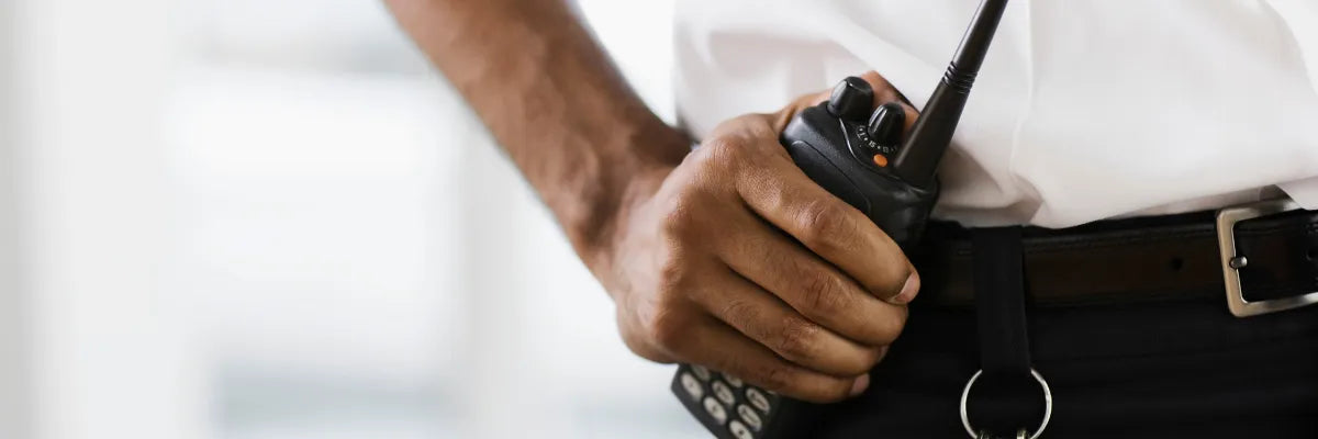 ¿Puede el guardia OS10 controlar a residentes? Guía legal 2025